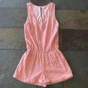 TOBI peach/coral Romper - Size Small/Medium 🌸